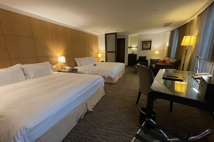 Room 25 of 137