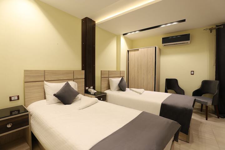 Room 7 of 16