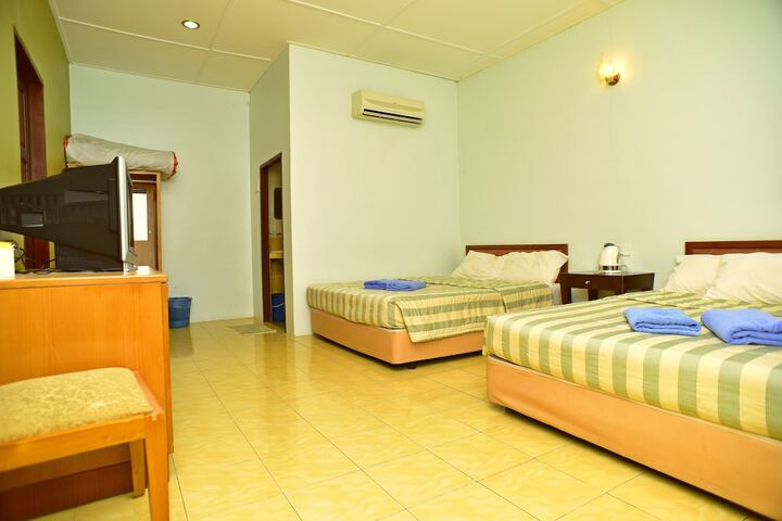 Room 4 of 20