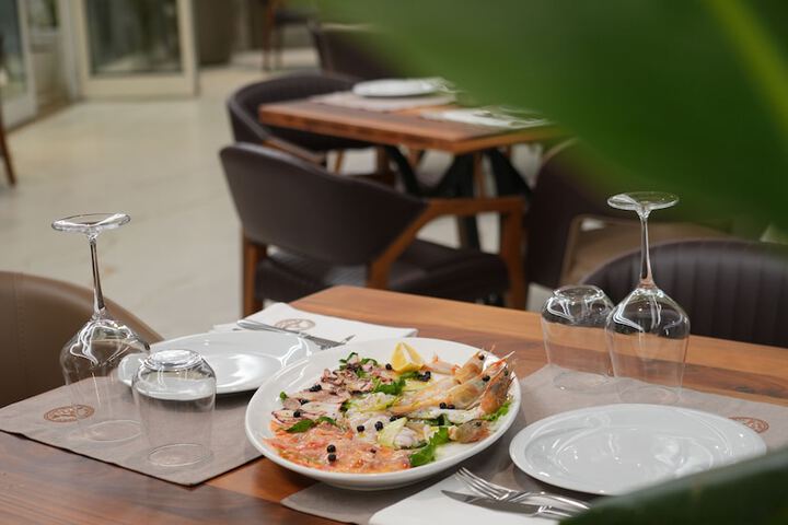 Dining 70 of 103