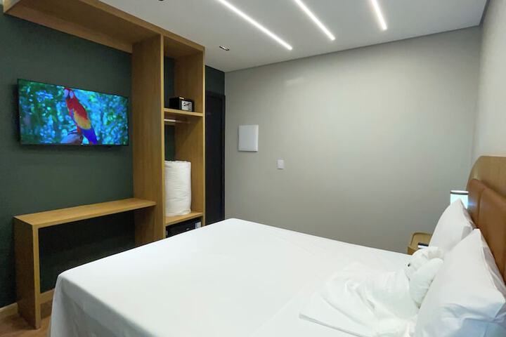 Room 40 of 102