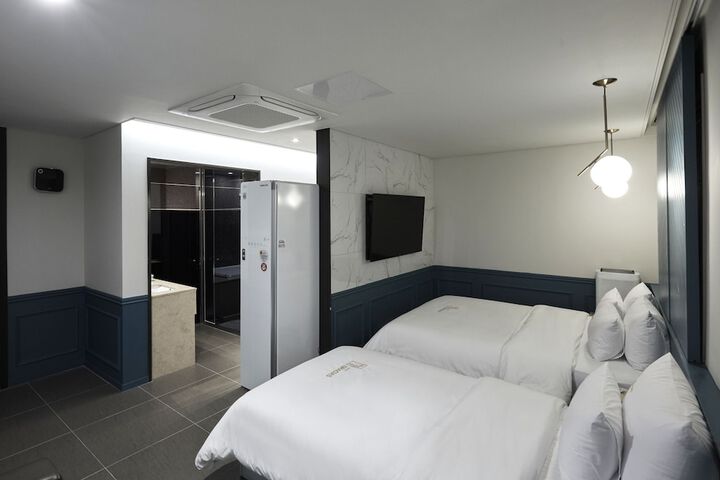 Room 17 of 110