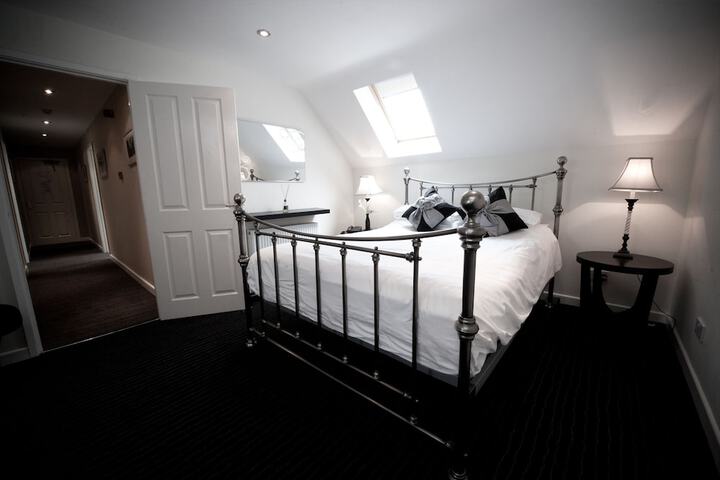 Room 10 of 29