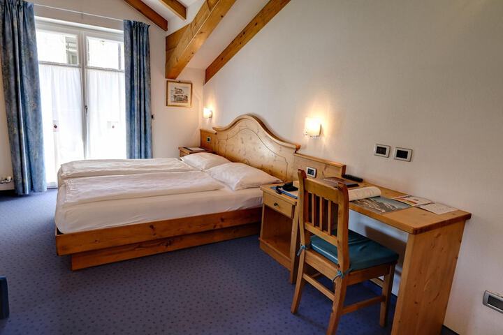 Room 15 of 30