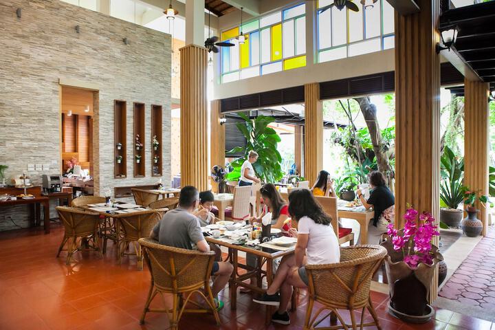 Dining 111 of 140