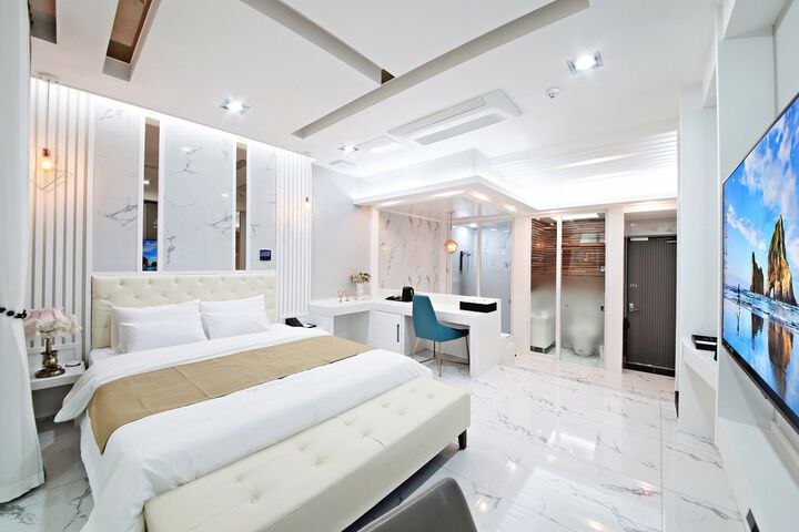 Room 38 of 61