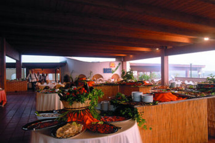 Dining 4 of 18