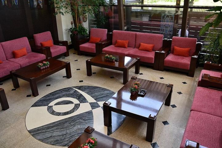 Entrance & Lobby