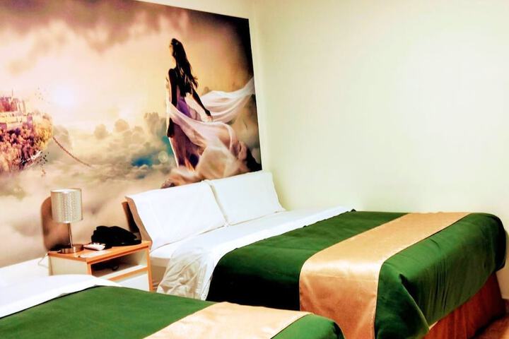 Room 52 of 284