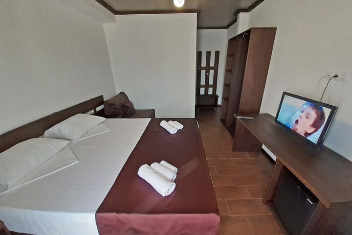 Room 6 of 47