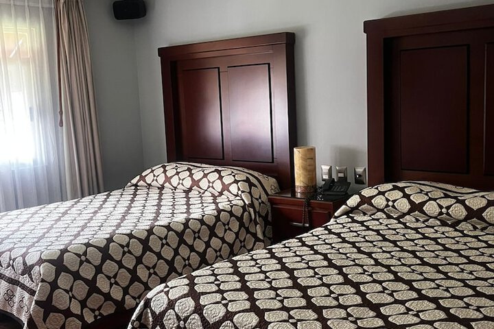 Room 10 of 26