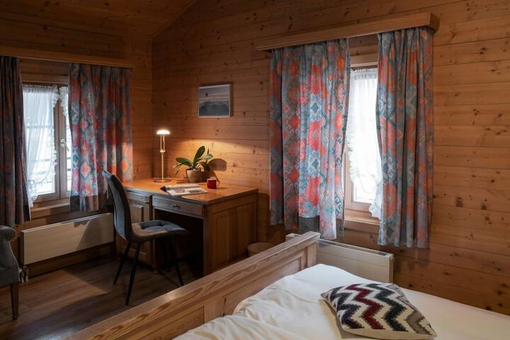Room 5 of 27