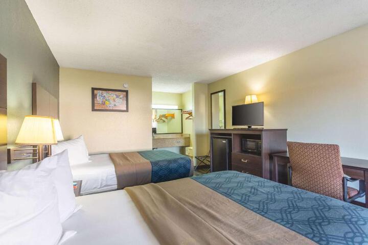 2 Double Beds (3 of 9)