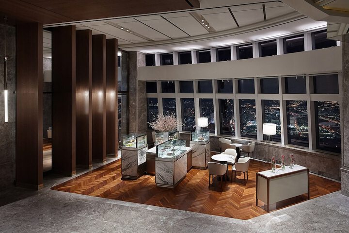 Lounge 98 of 124