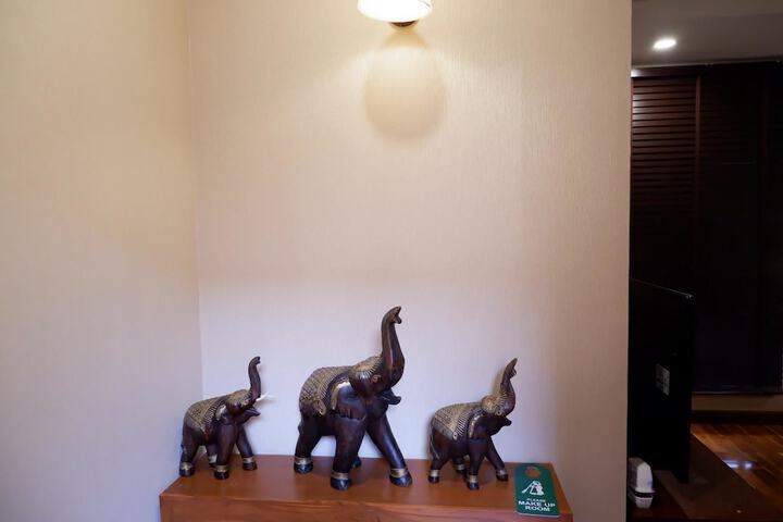 Room 10 of 102
