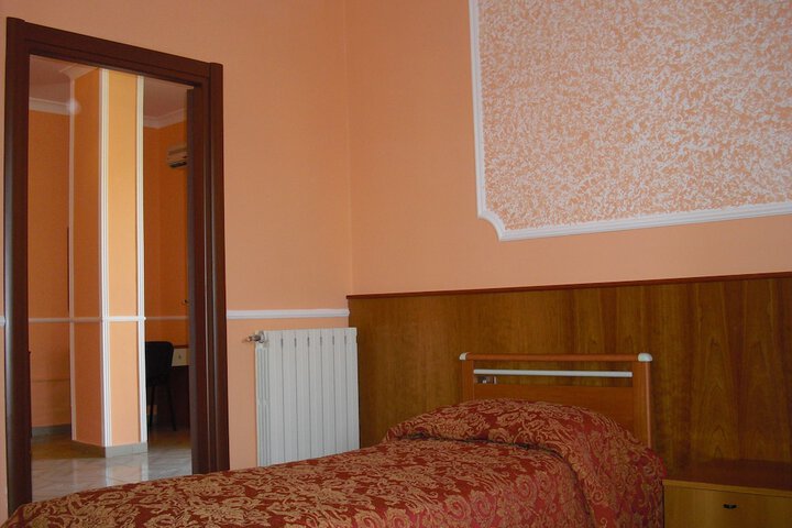 Room 3 of 10