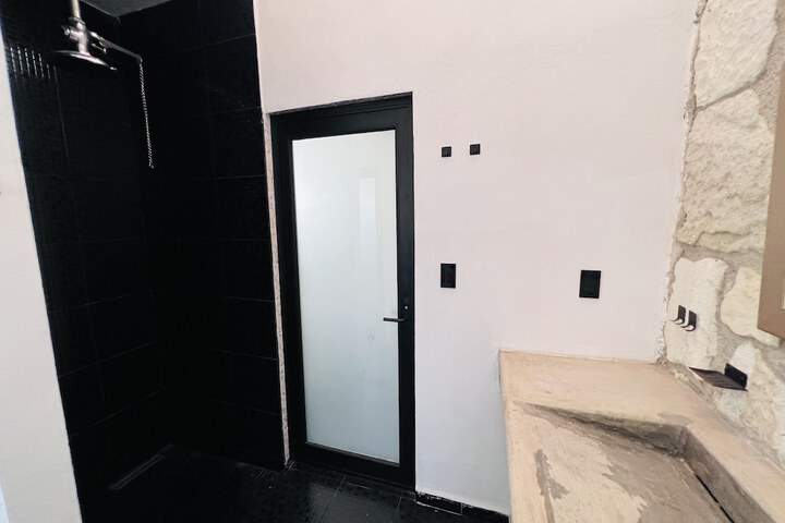 Room 16 of 27