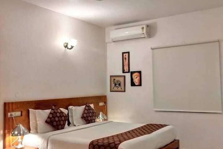 Room 2 of 32