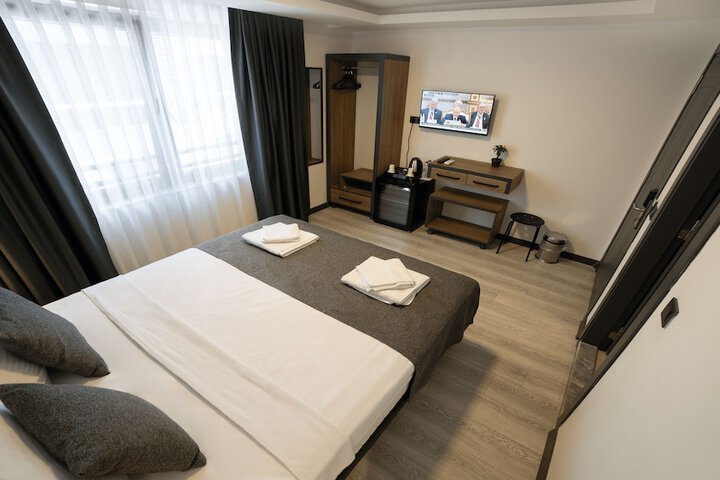Room 4 of 35