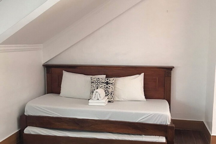 Room 27 of 84