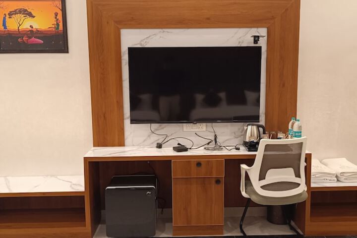Room 2 of 8