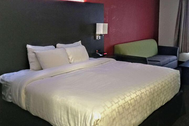 1 King Bed Accessible (2 of 20)