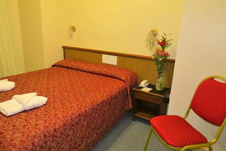 Room 7 of 24