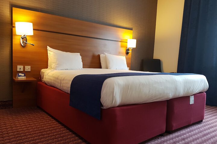 Room 3 of 48