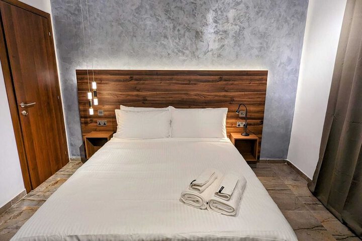 Room 10 of 24