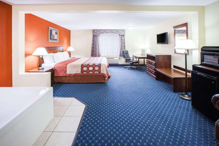 1 King Bed (8 of 20)