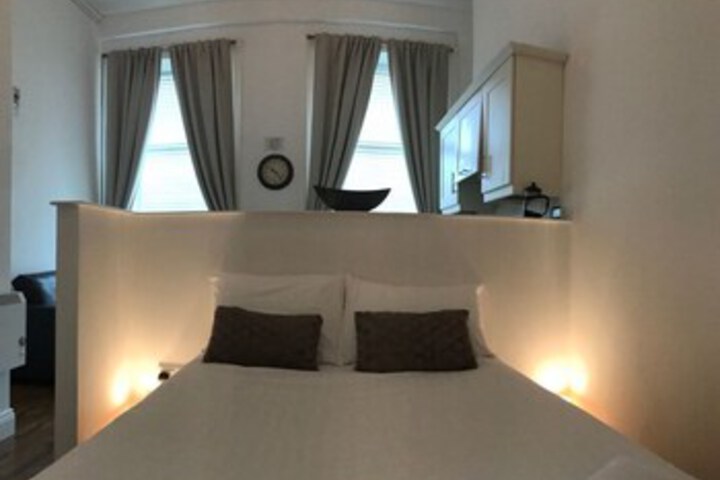 Room 4 of 7