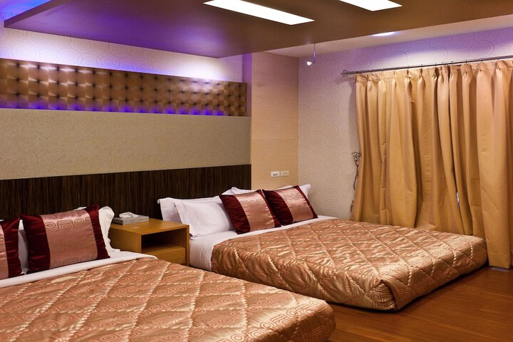 Room 5 of 33