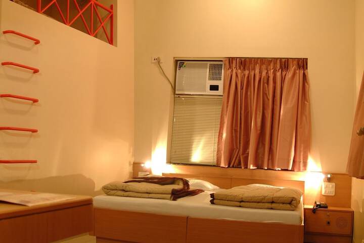 Room 8 of 42