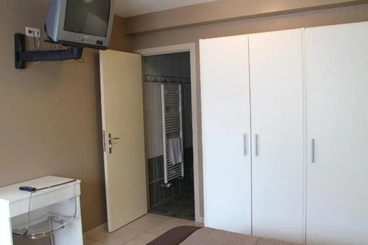 Room 2 of 11