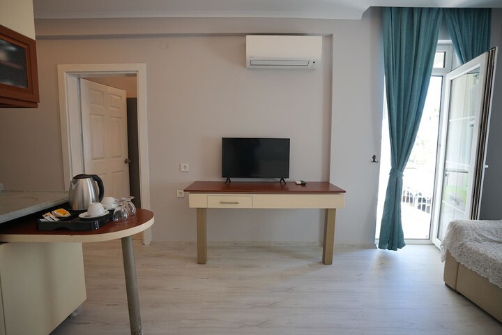 Lounge 65 of 80