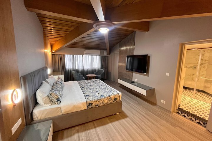 Room 12 of 34