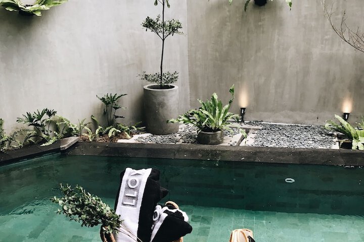 Pool 32 of 71