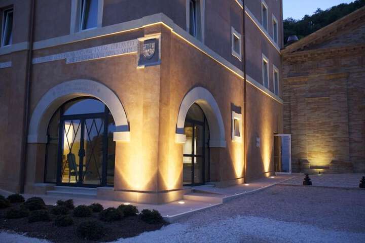 Hotel 64 of 71