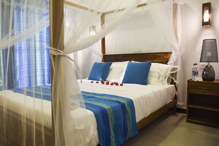 Room 4 of 43