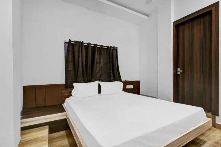 Room 5 of 11