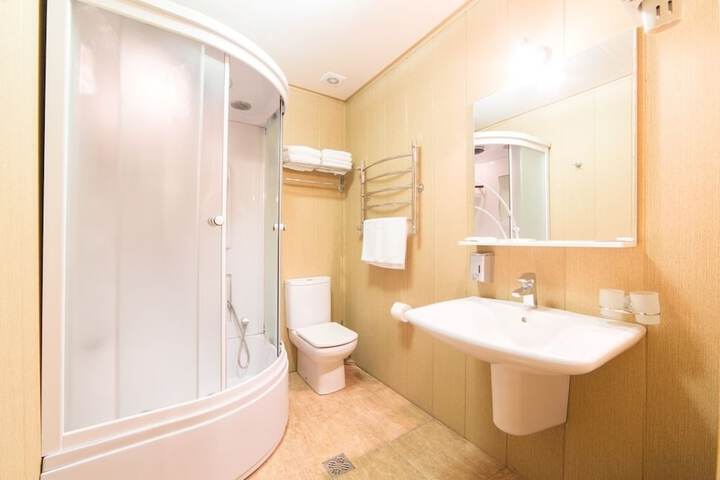 Room 93 of 158