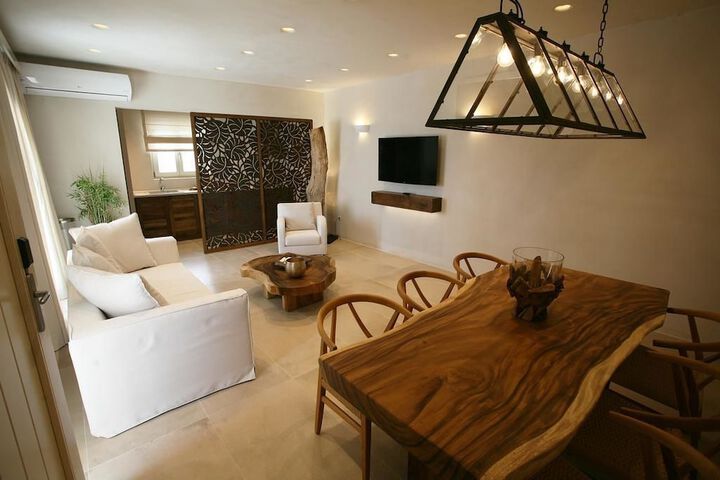 Room 8 of 62