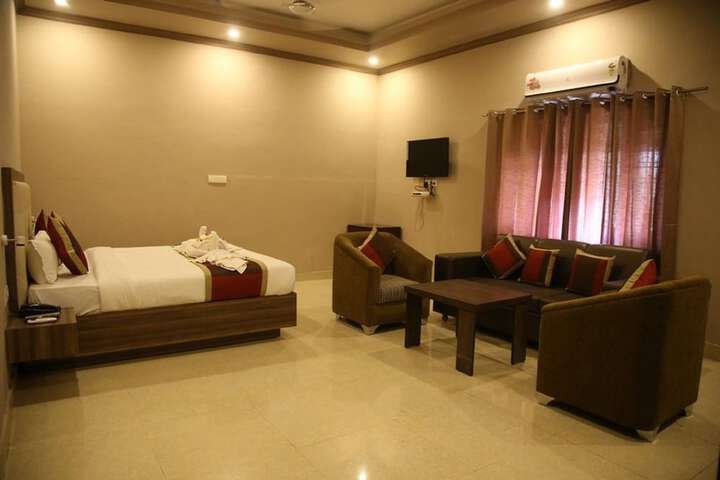 Room 4 of 5