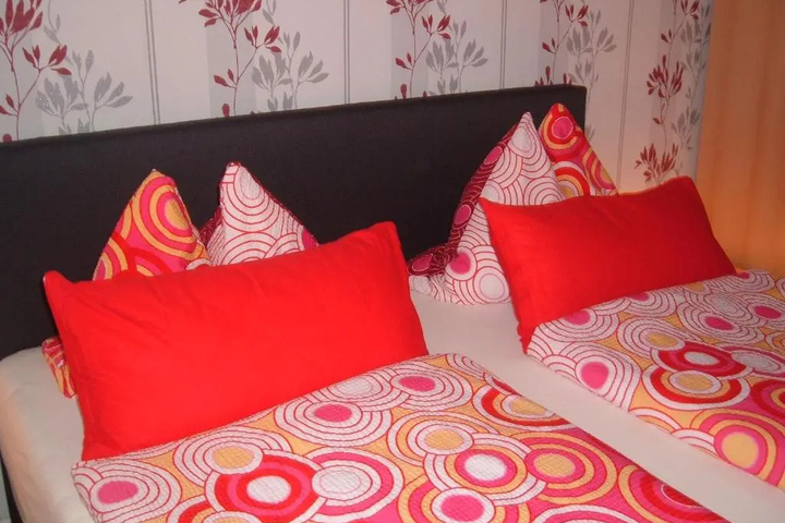 Room 2 of 8