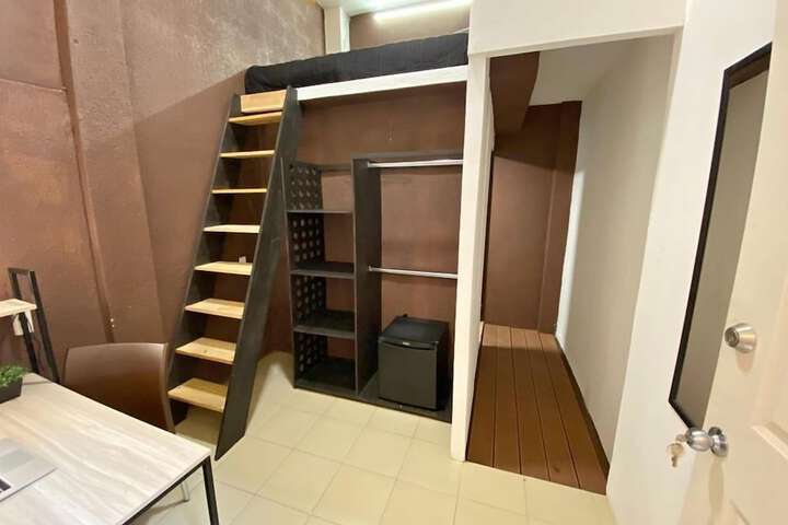 Room 15 of 18