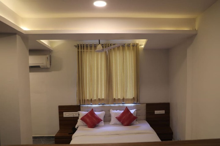 Room 6 of 15