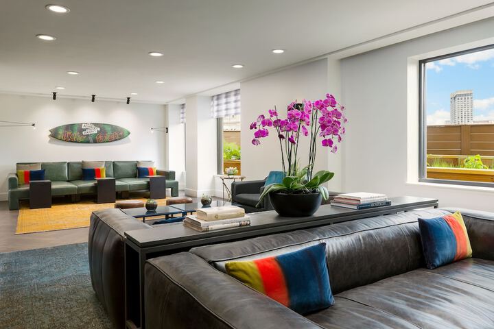 Lobby lounge