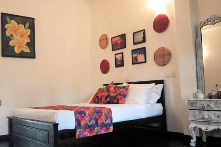 Room 11 of 28