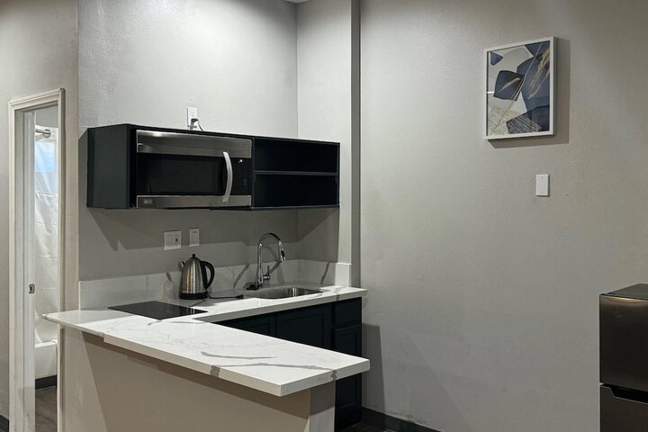 Room 17 of 33