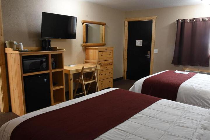 Traditional Room 2 Queen Beds Side Building (9 of 28)